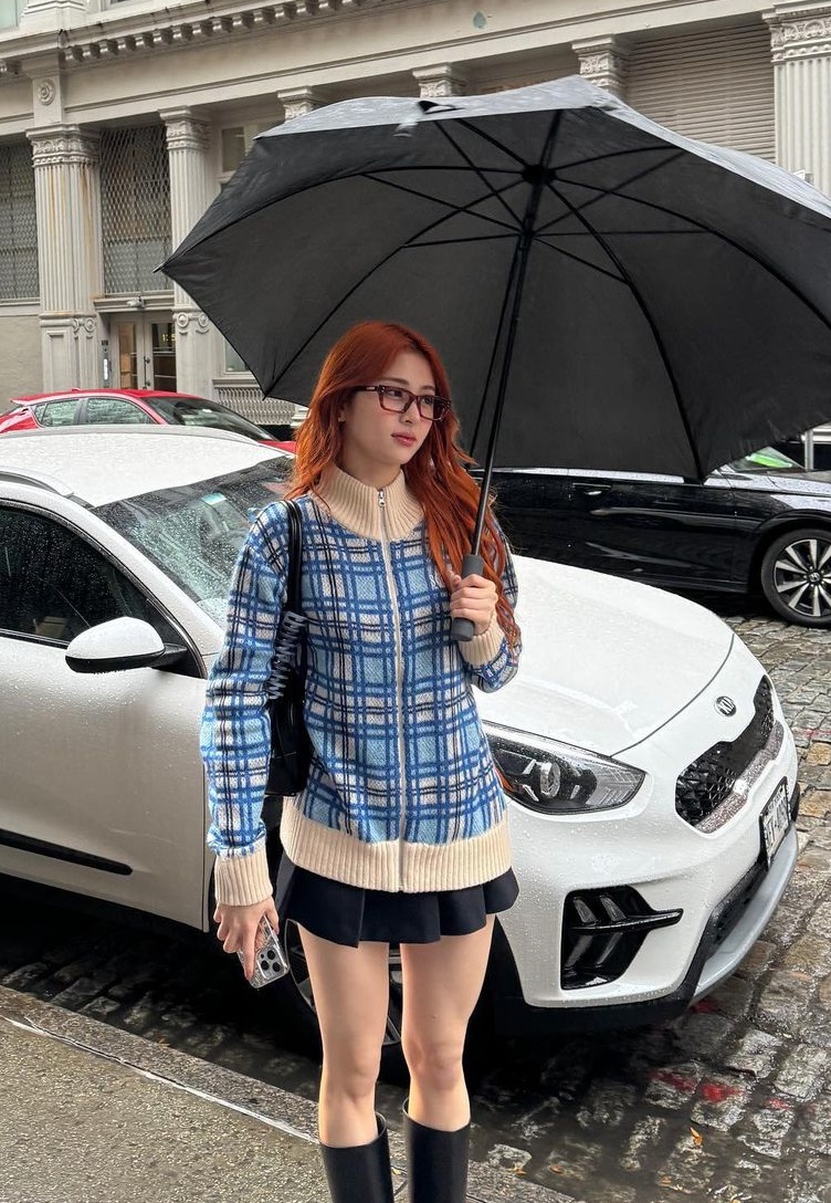 Yunjin of LE SSERAFIM Dazzles in NYC Outfit - Look Steal